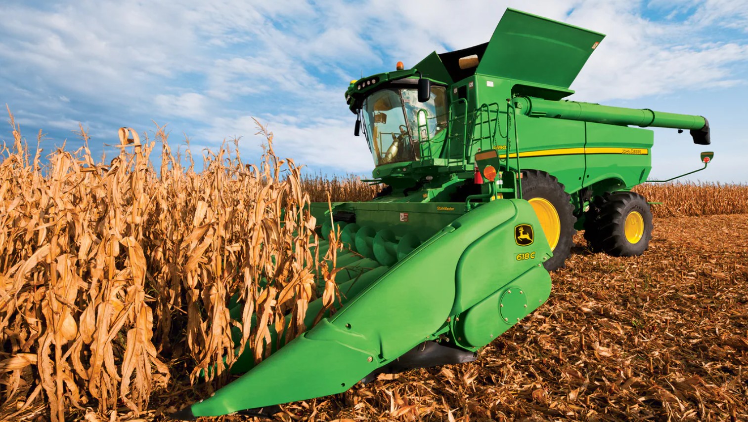 Kombajn pri práci